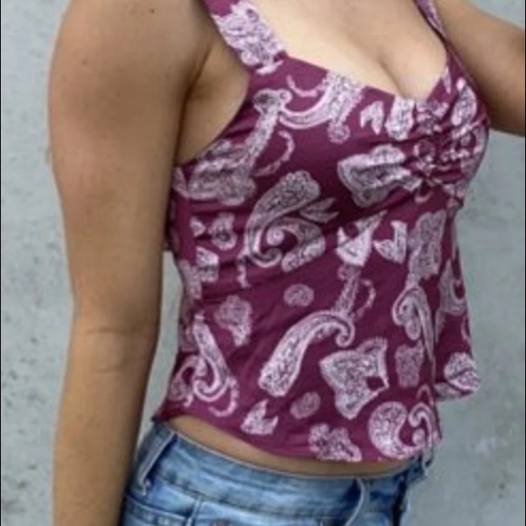 Satin crop top. Pullover no zipper. Plum color size medium - Picture 2 of 3